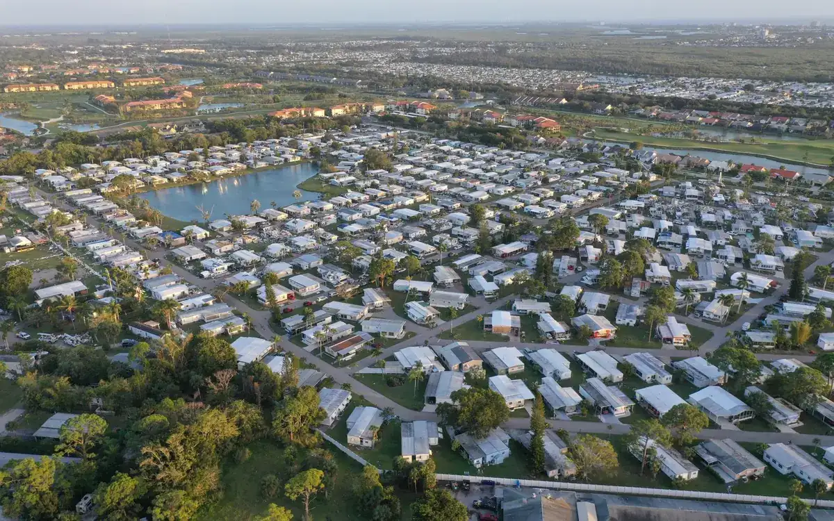 Aerial view of a large Florida residential community with a lake